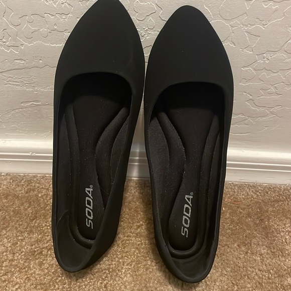 Women’s black slip on flats - Picture 1 of 5